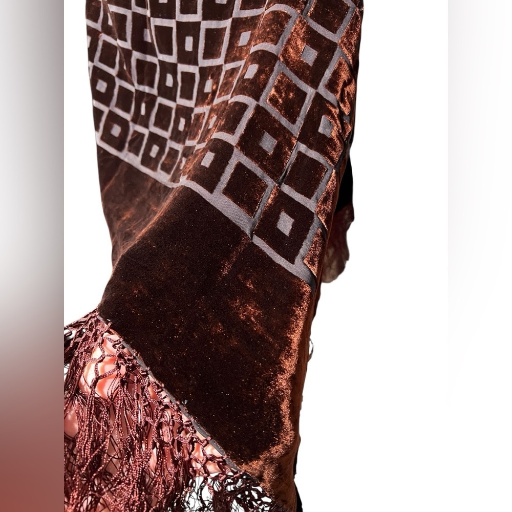 Beautiful Copper Brown and Black Geometric Shawl with Fringe, approx. 54”x51” - Picture 5 of 9